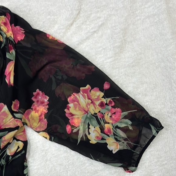 Torrid Smocked Floral Puff Sleeve Top Black Pink - Picture 4 of 5